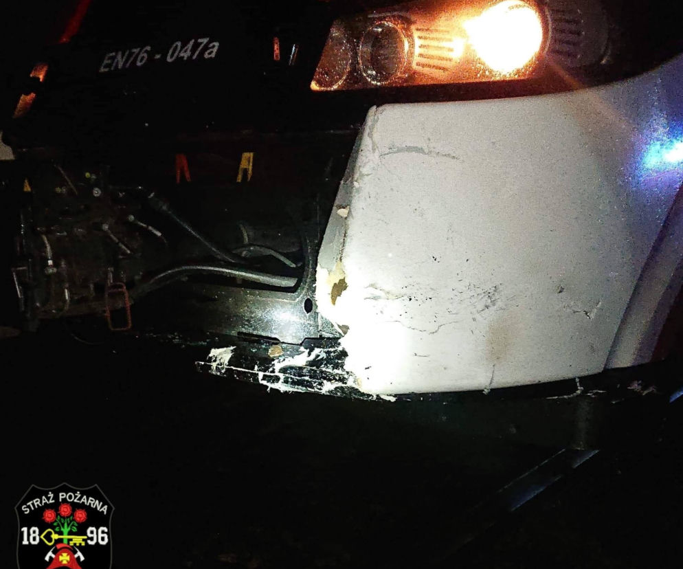 Auto zawisło na torach! Chwile grozy koło Opalenicy