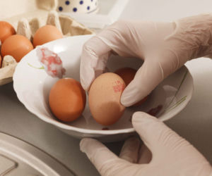 Tak należy postępować z żywnością, by nie zarazić się koronawirusem