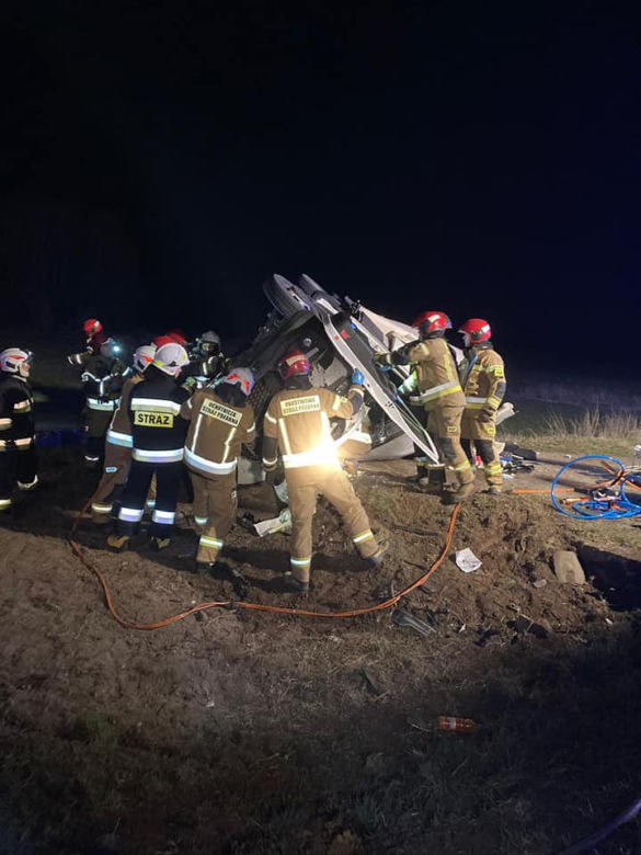 Ciężarówka zmiażdżona pod Płockiem! Do wypadku doprowadził 25-latek