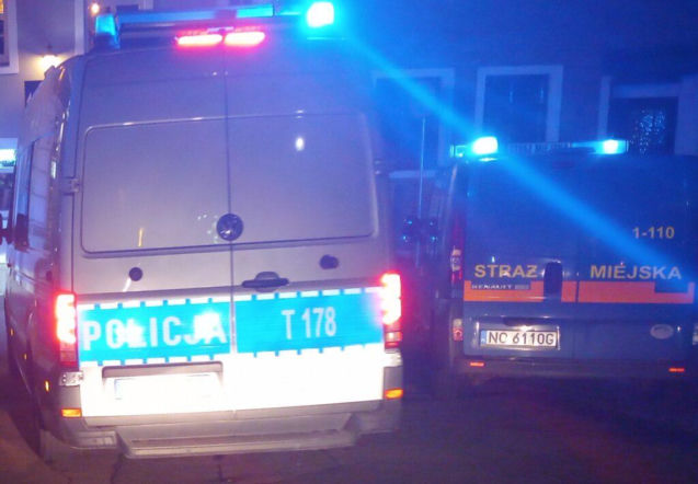 Owady niepokoiły sąsiadów. W mieszkaniu znaleźli rozkładające się ciało
