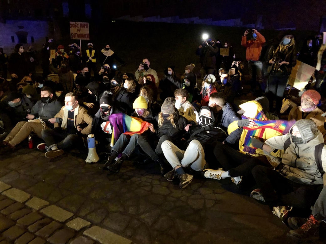 Protest przeciwko kardynałowi Stanisławowi Dziwiszowi w Krakowie