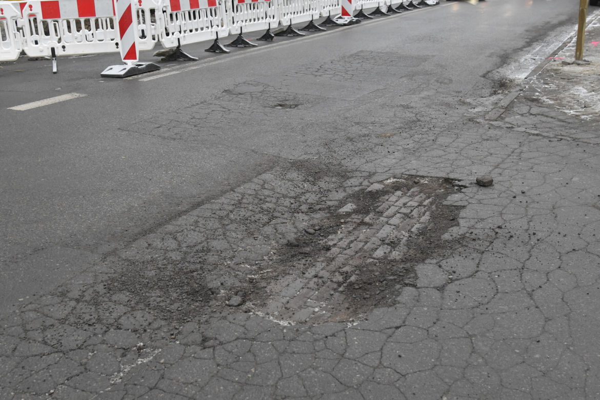 Załatajcie te kratery! Drogowcy mają pełne ręce roboty przy drogowych ubytkach