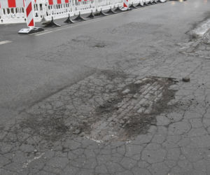 Załatajcie te kratery! Drogowcy mają pełne ręce roboty przy drogowych ubytkach