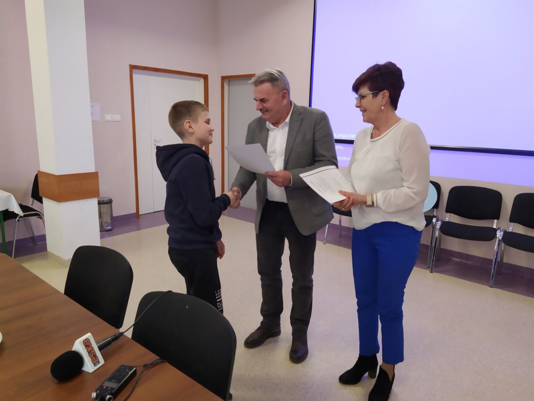 Zdjęcia z podsumowania projektu ekologicznego w Zespole Szkół w Przesmykach pt. "Młodzieżowa Akcja na Rzecz Środowiska"