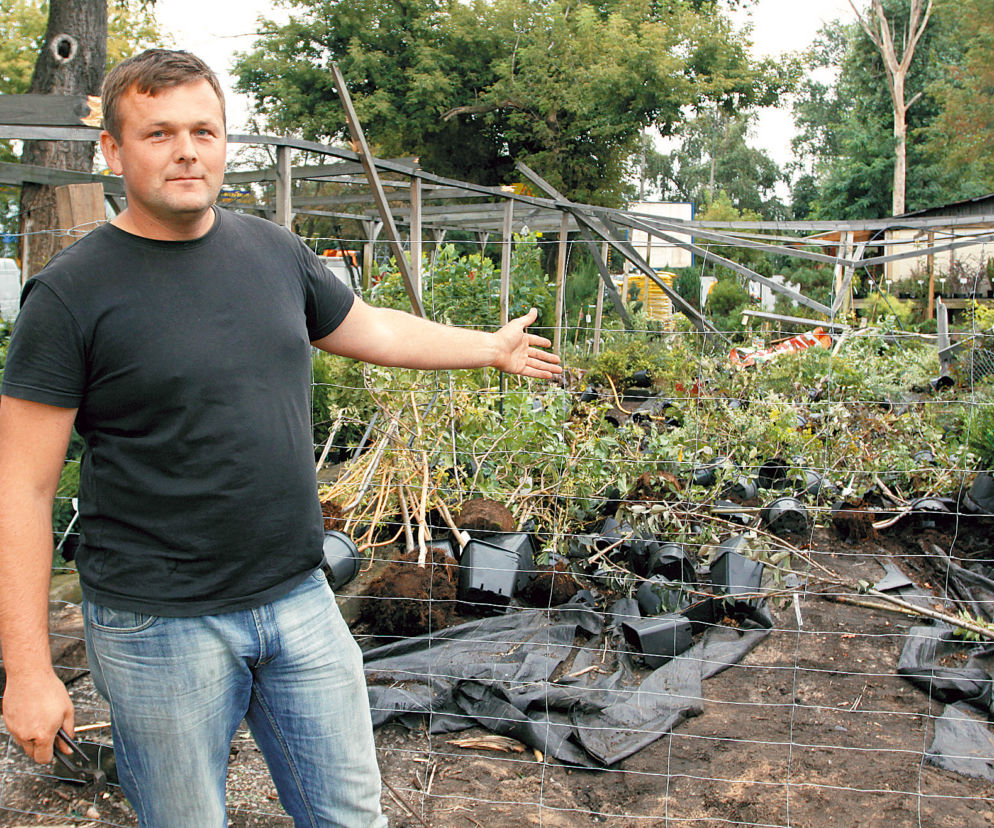 Ciężarówka wjechała w sklep ogrodniczy