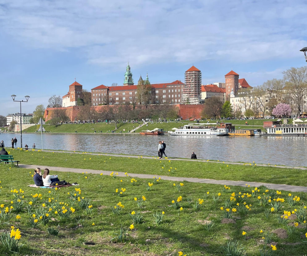 Zamek na Wawelu nad Wisłą w Krakowie. O planach rozbudowy i nowej kubaturze przeczytasz w serwisie Architektura.