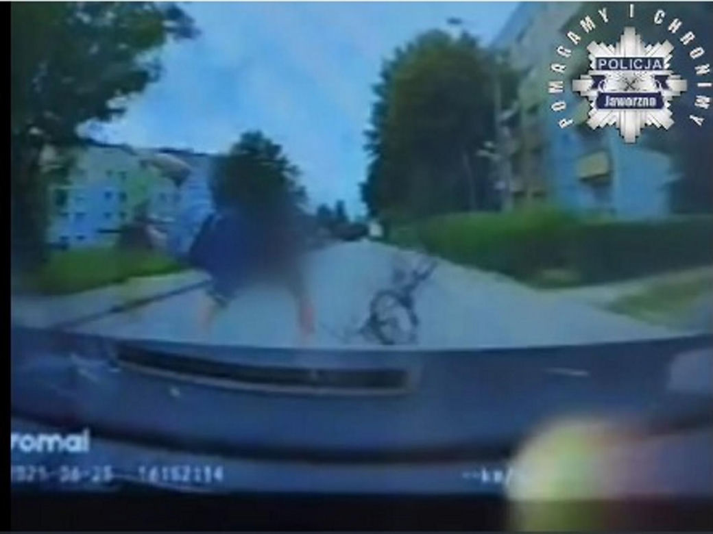 7-latek na rowerze wjechał pod samochód! Dziecko było bez opieki