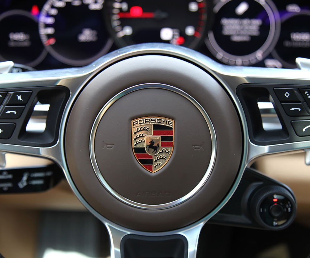 Babcia wjechała porsche w 5-letnią wnuczkę. Dramat w Ostrowie Wielkopolskim