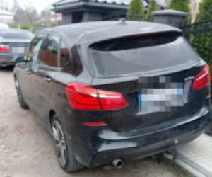 Policjanci rozbili dziuplę samochodową