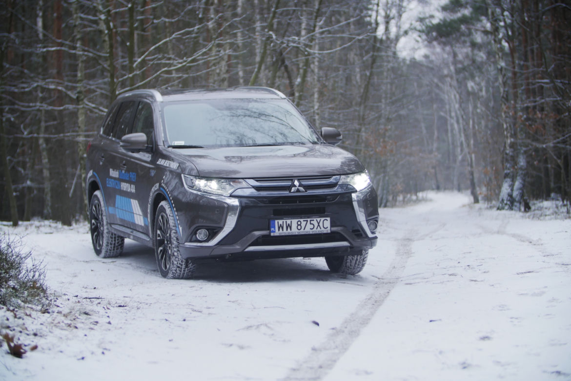 Mitsubishi Outlander PHEV lifting 2016