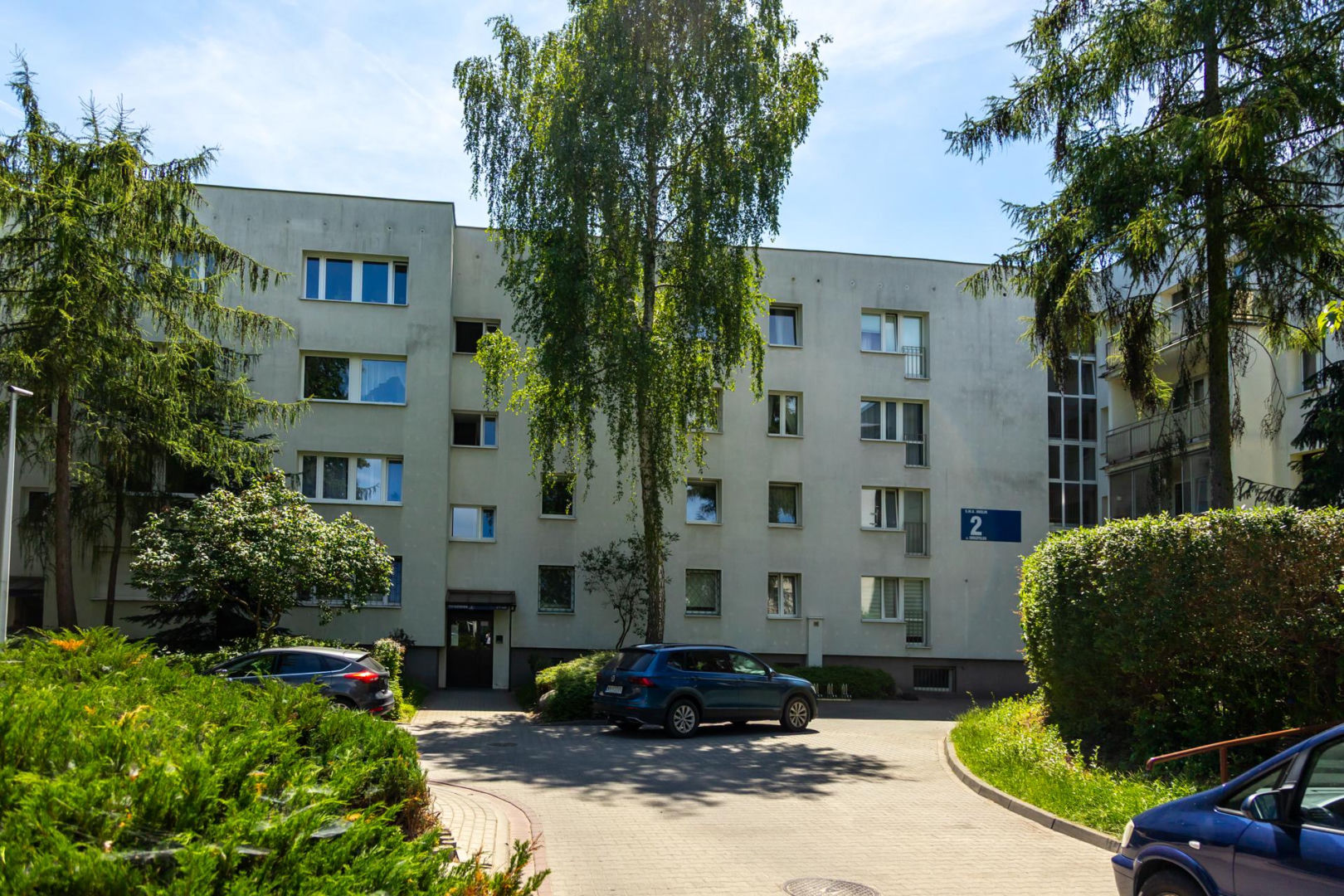Pękający blok przy ul. Hirszfelda 2 w Warszawie