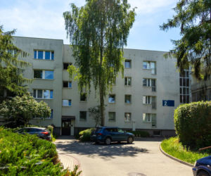 Pękający blok przy ul. Hirszfelda 2 w Warszawie