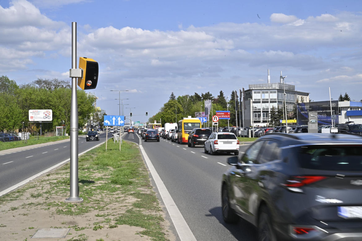 "Ulubiony" fotoradar warszawskich kierowców ponownie zniszczony. Działał 24 godziny