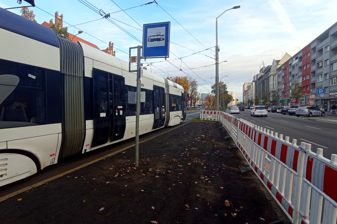 Utrudnienia na placu Zwycięstwa i Bramie Portowej