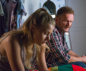 Aż po sufit, odc. 10 Kama (Karolina Staniec), Andrzej (Cezary Pazura)