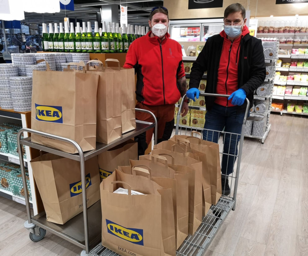 Wspaniały gest! Pracownicy IKEA Katowice przygotowali posiłki dla medyków walczących ze skutkami pandemii