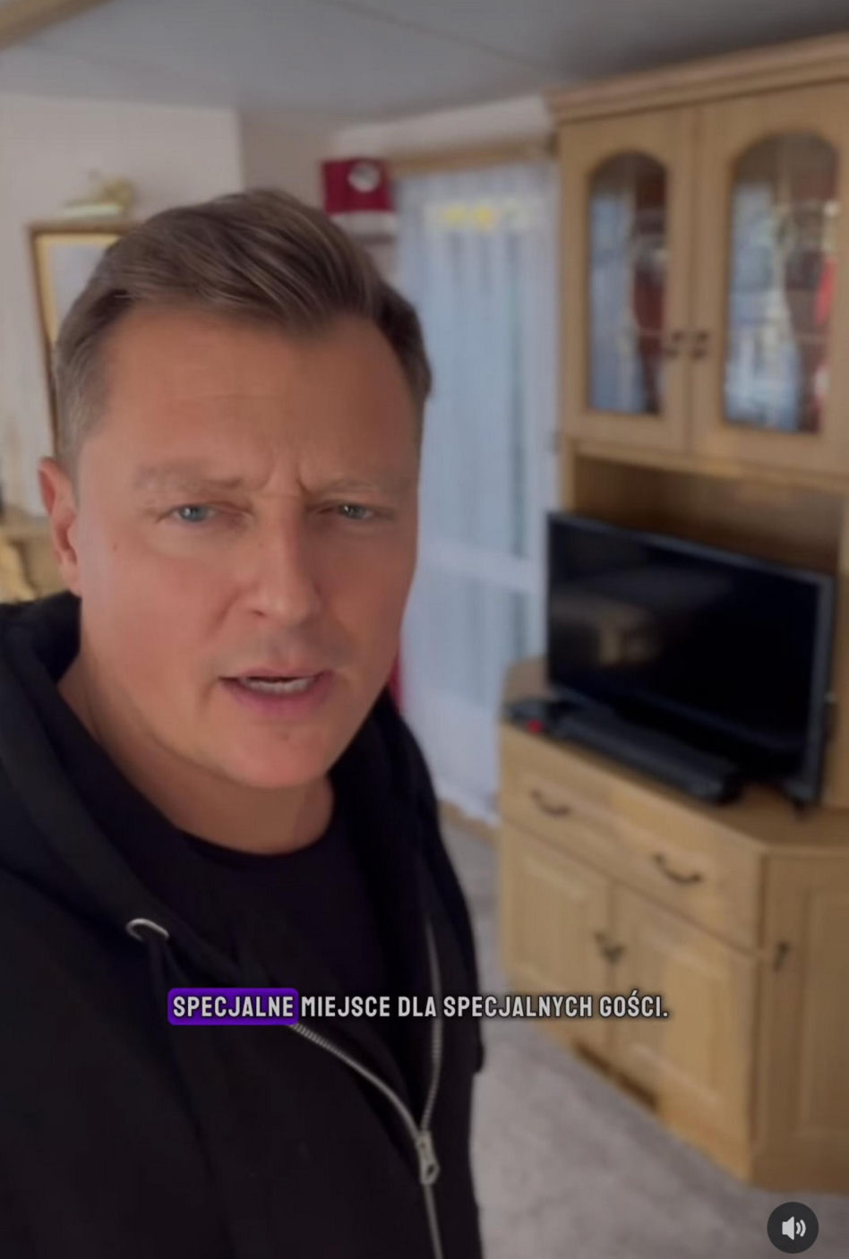 Rafał Brzozowski oferuje apartamenty na wynajem. Tak wyglądają pokoje