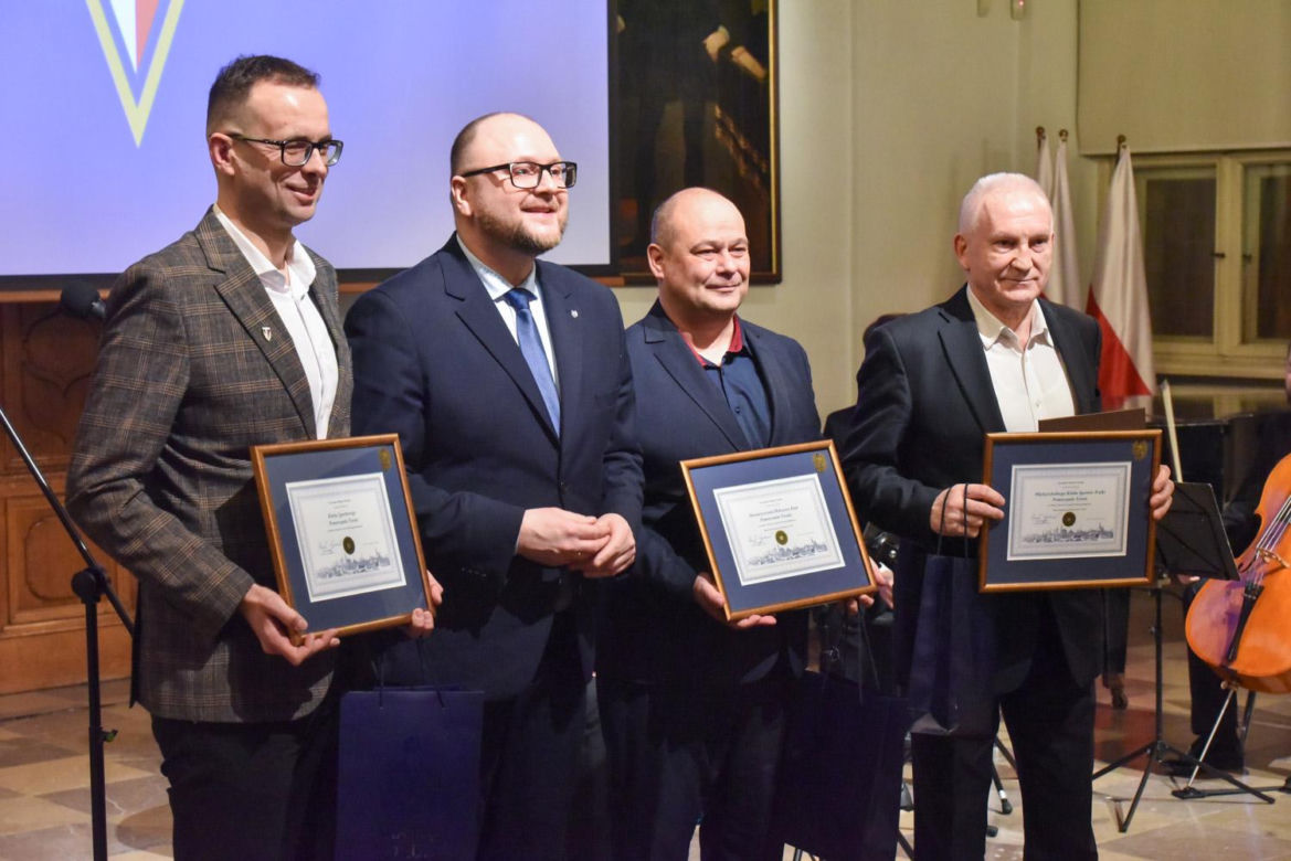 90-lecie Pomorzanina Toruń. Zdjęcia z uroczystej gali