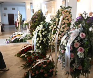 Pogrzeb Bożeny Dykiel przyciągnął tłumy. Pojawił się wieniec od Sławy Przybylskiej