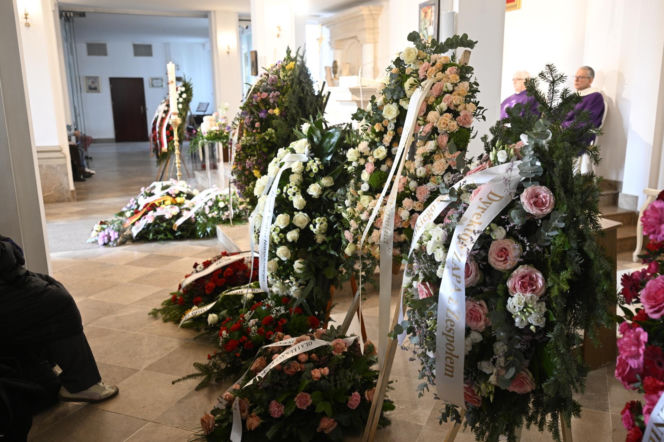 Pogrzeb Bożeny Dykiel przyciągnął tłumy. Pojawił się wieniec od Sławy Przybylskiej