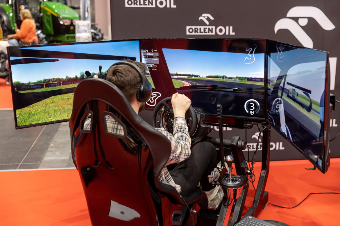Poznań Motor Show 2022 trwa. Pojazdy policyjne także zachwycają 