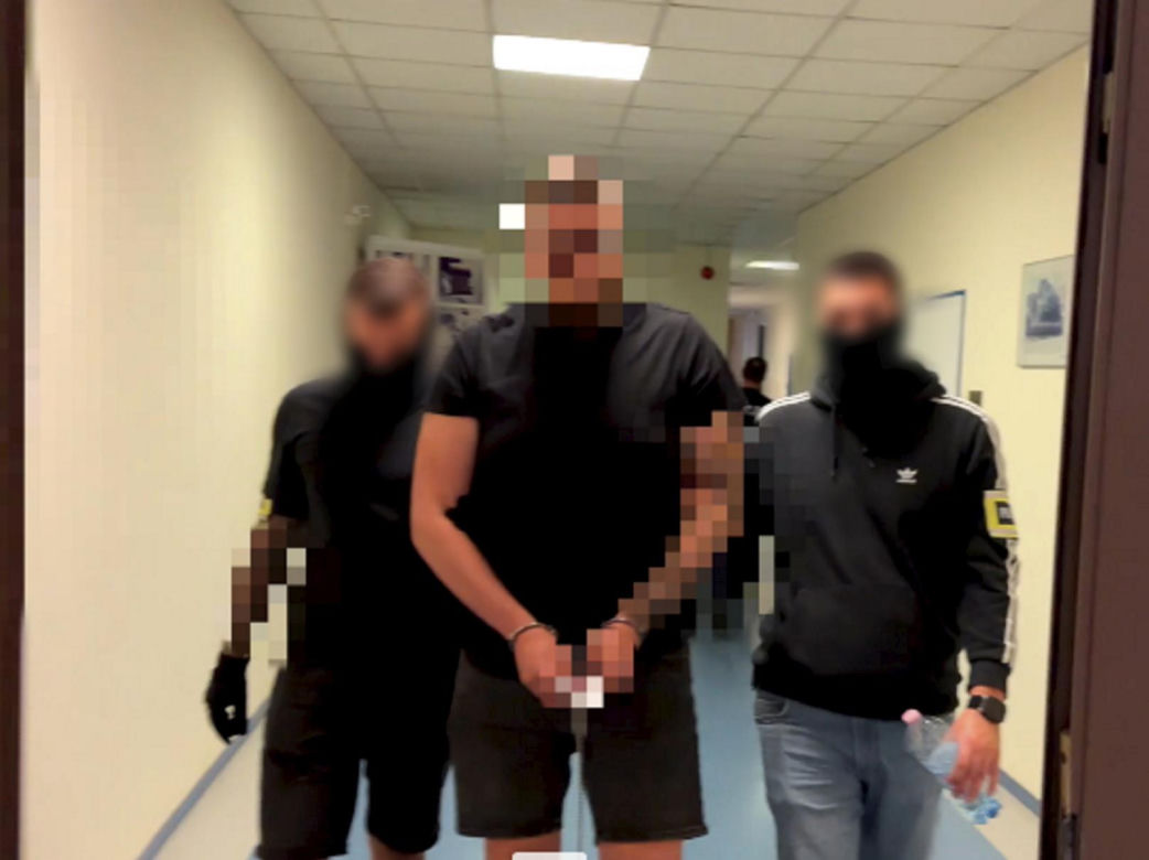 Uśmiechnięty lider gangu w rękach policji. 36-latek wpadł po latach