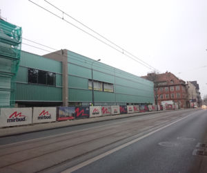 Mieszkańcom nie podoba się fasada hali. Odbiega od wizualizacji?