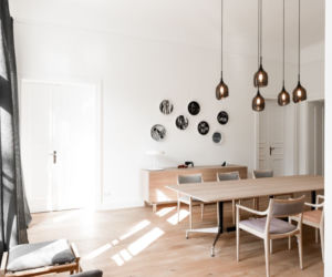 Bauhaus we wnętrzu: nietypowe połączenie stylów w domu pod Berlinem