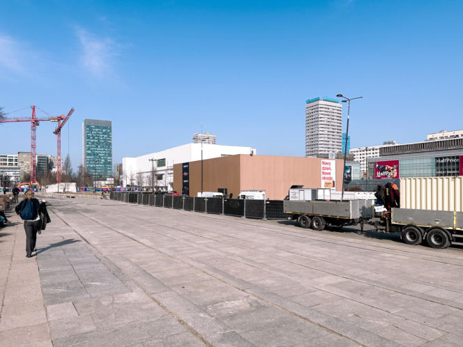 Unboxing Amazon - reklamowy pawilon na Placu Centralnym w Warszawie