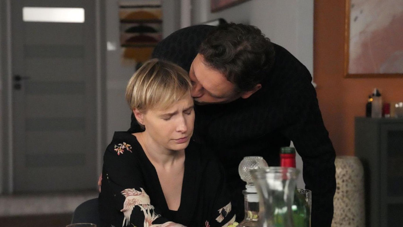 Barwy szczęścia odc. 3250. Robert Stefaniak (Paweł Ławrynowicz), Sonia (Weronika Nockowska)