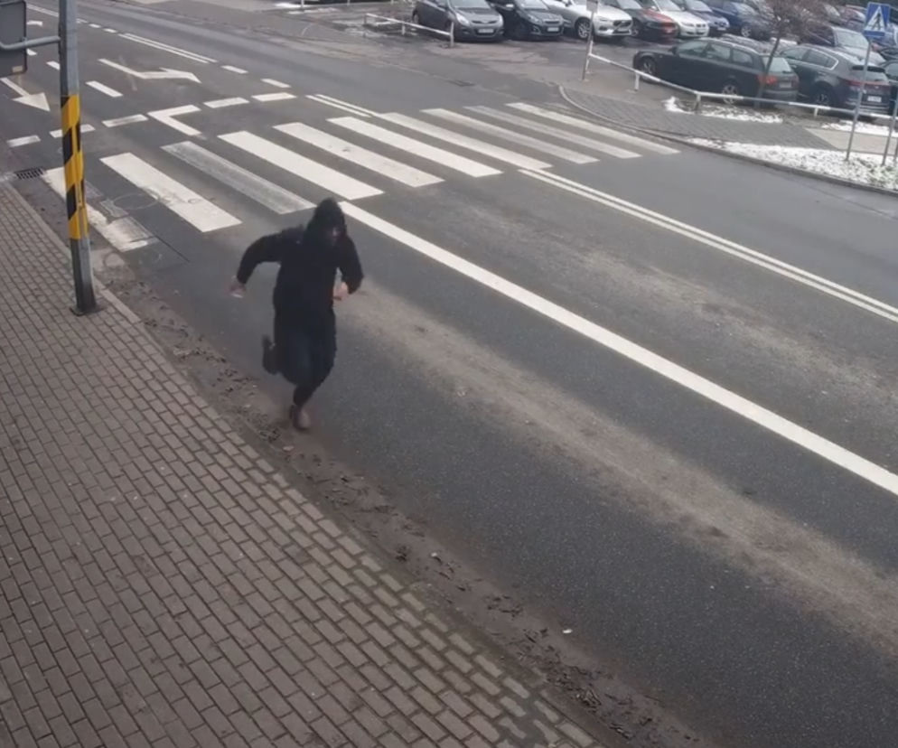 Kalisz. 49-latek oblany kwasem stracił wzrok! Policja publikuje WIDEO i prosi o pomoc