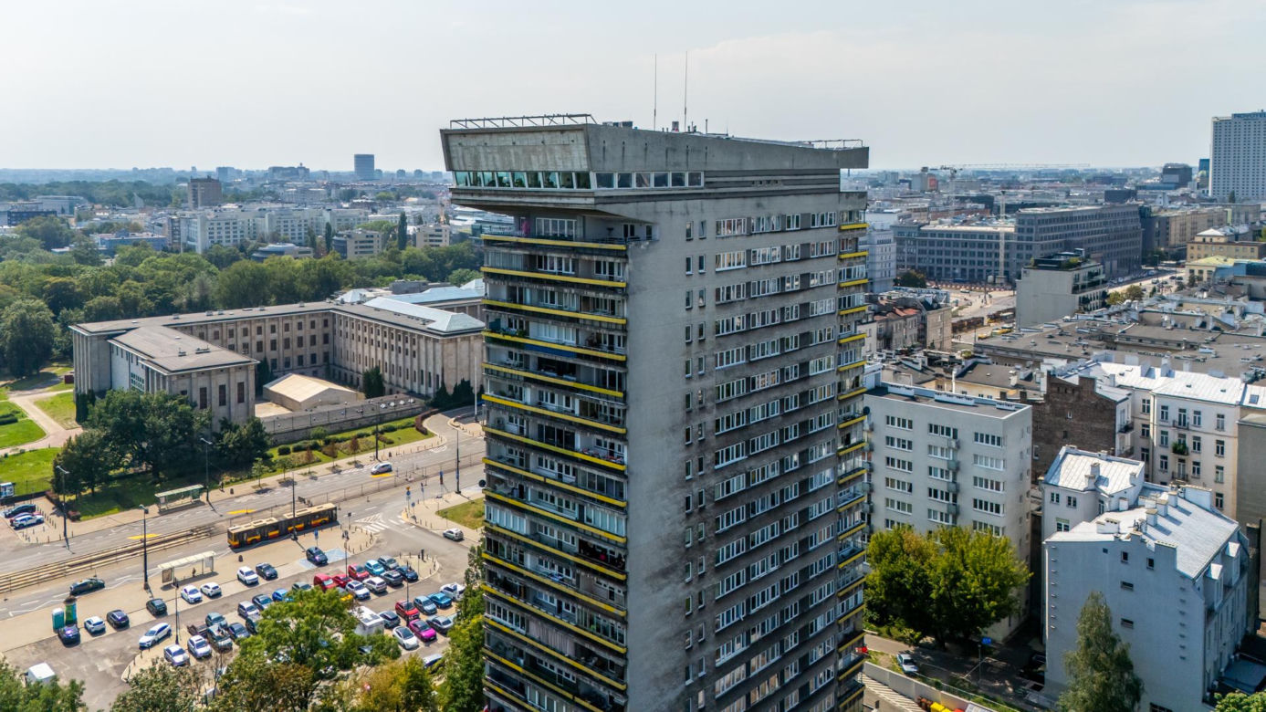 Młotek przy ul. Smolnej 8 w Warszawie