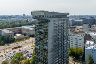 Młotek przy ul. Smolnej 8 w Warszawie
