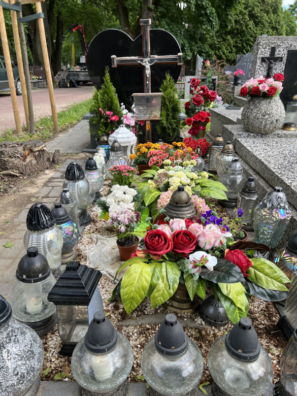 Katarzyna, Wiktoria i Klara spoczęły w jednej mogile. Widok grobu ofiar tragedii w Bukowinie Tatrzańskiej chwyta za serce