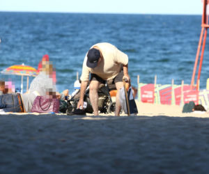 Marian Lichtman na plaży
