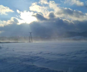 Zamieć śnieżna uwięziła kierowców w samochodach