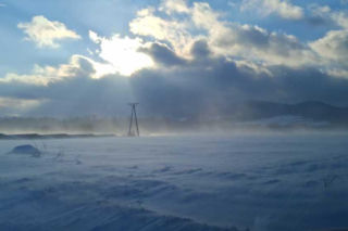 Zamieć śnieżna uwięziła kierowców w samochodach