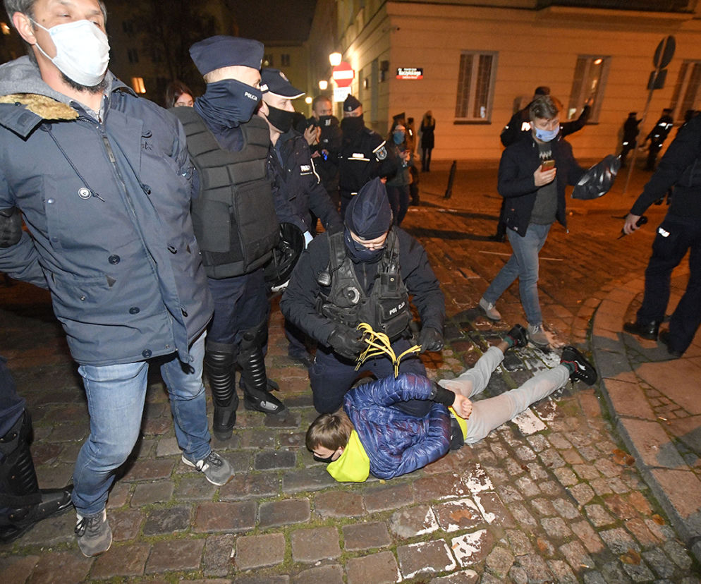Skuty siedemnastolatek- strajk kobiet