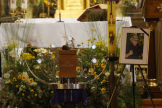 Pogrzeb Jerzego Janeczka. Aktor Samych swoich żegnany z honorami. Przybyli znani aktorzy [RELACJA]