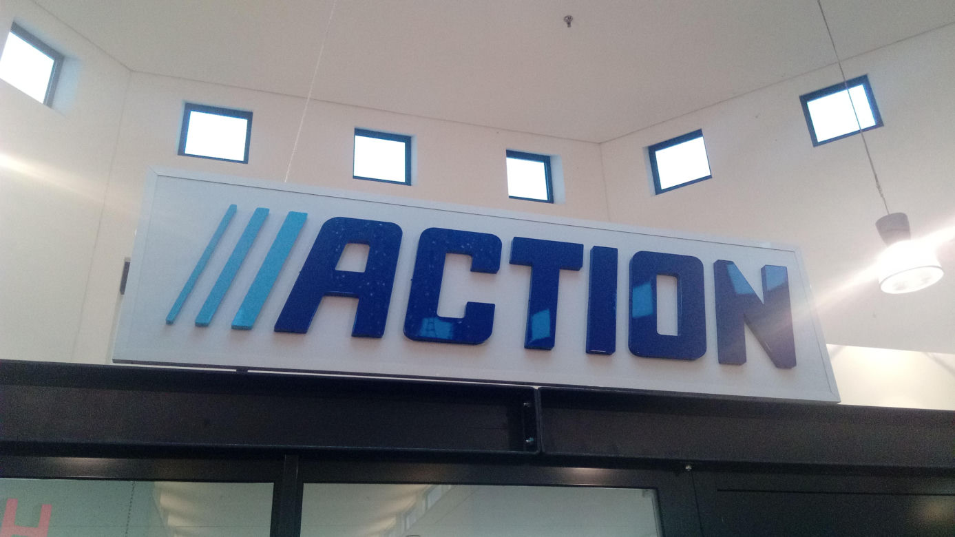 Wyglądają, jak te od Gucci za 1000 zł. W Action kupisz je za 17!