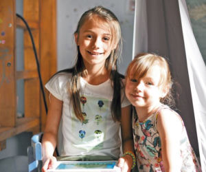 O mnie się nie martw. Helenka (Maja Kwaśny), Oliwka (Oliwia Dąbrowska)