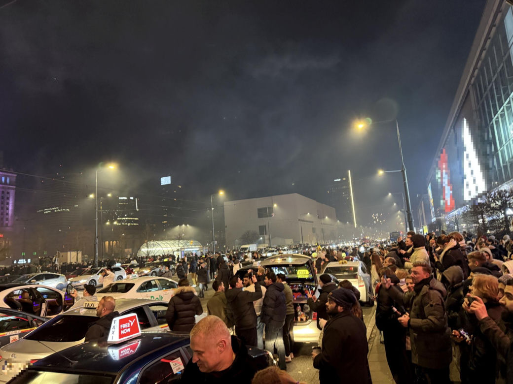 Sylwester w Warszawie. Fajerwerki pod PKiN