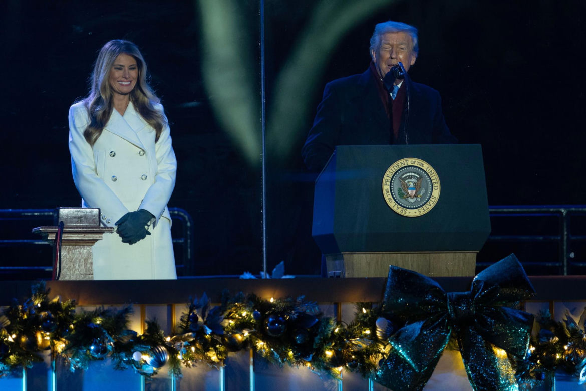 Melania Trump zapaliła choinkę przed Białym Domem! Podoba Ci się?