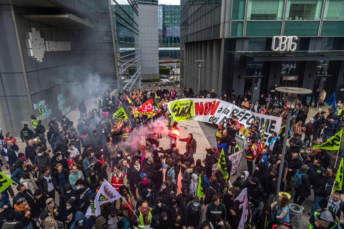 Demonstracja przeciwko reformie emerytalnej w Paryżu
