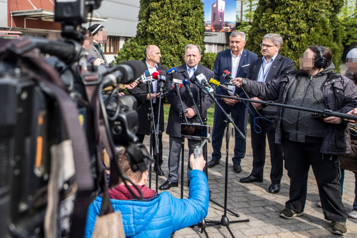 9 wybuchów metanu w kopalni Pniówek! Ratownicy przerywają akcję i nie wracają. "To bardzo trudna decyzja"  