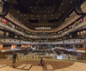 Wnętrze Narodowego Forum Muzyki, główna sala koncertowa