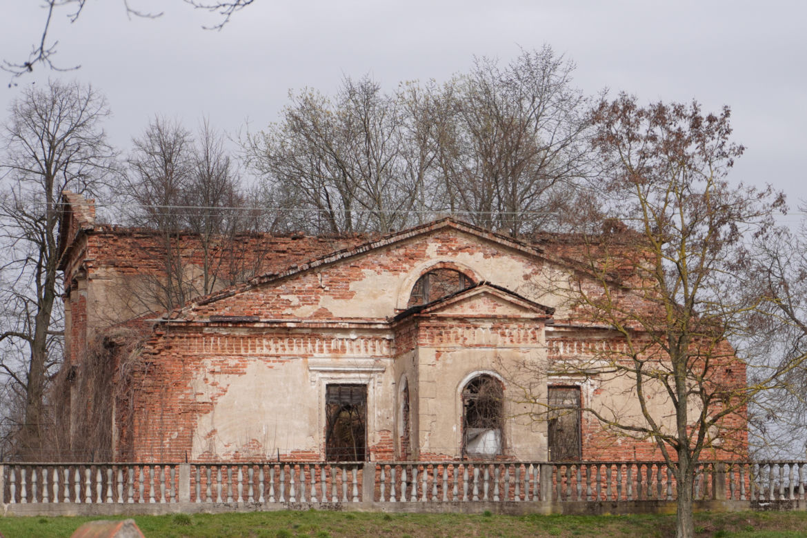 Ruiny dworu w Lewickich pod Białymstokiem