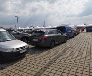 Największy w Polsce samochodowy punkt szczepień powstał na Stadionie Wrocław