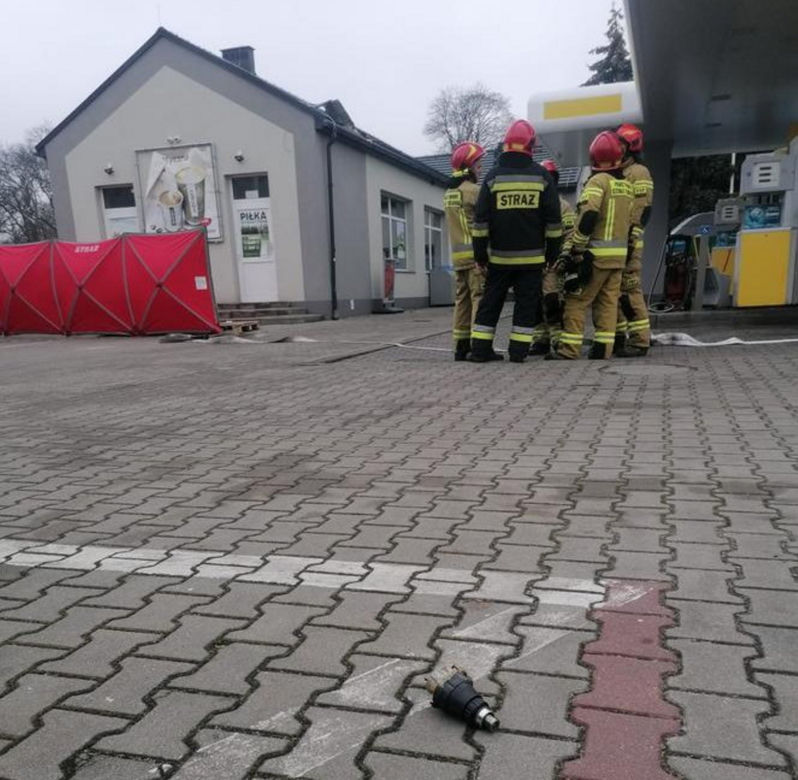 W czasie czyszczenia zbiornika doszło do wybuchu na stacji benzynowej. Zginą mieszkaniec Miasteczka Śląskiego