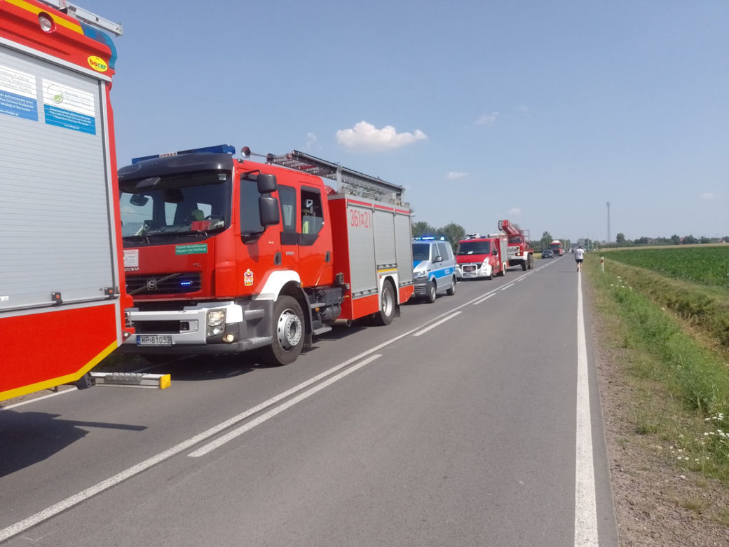 Koszmarny wypadek pod Płockiem! 35-latek uwięziony w skodzie nie żyje [ZDJĘCIA]